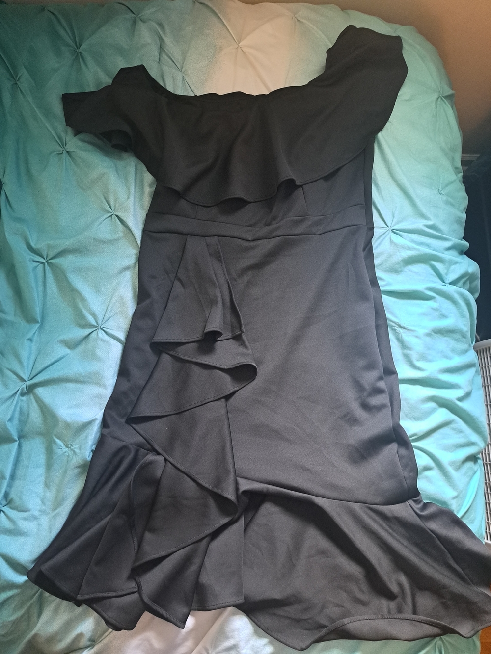 Elegant One-Shoulder Ruffle Midi Dress in Black
